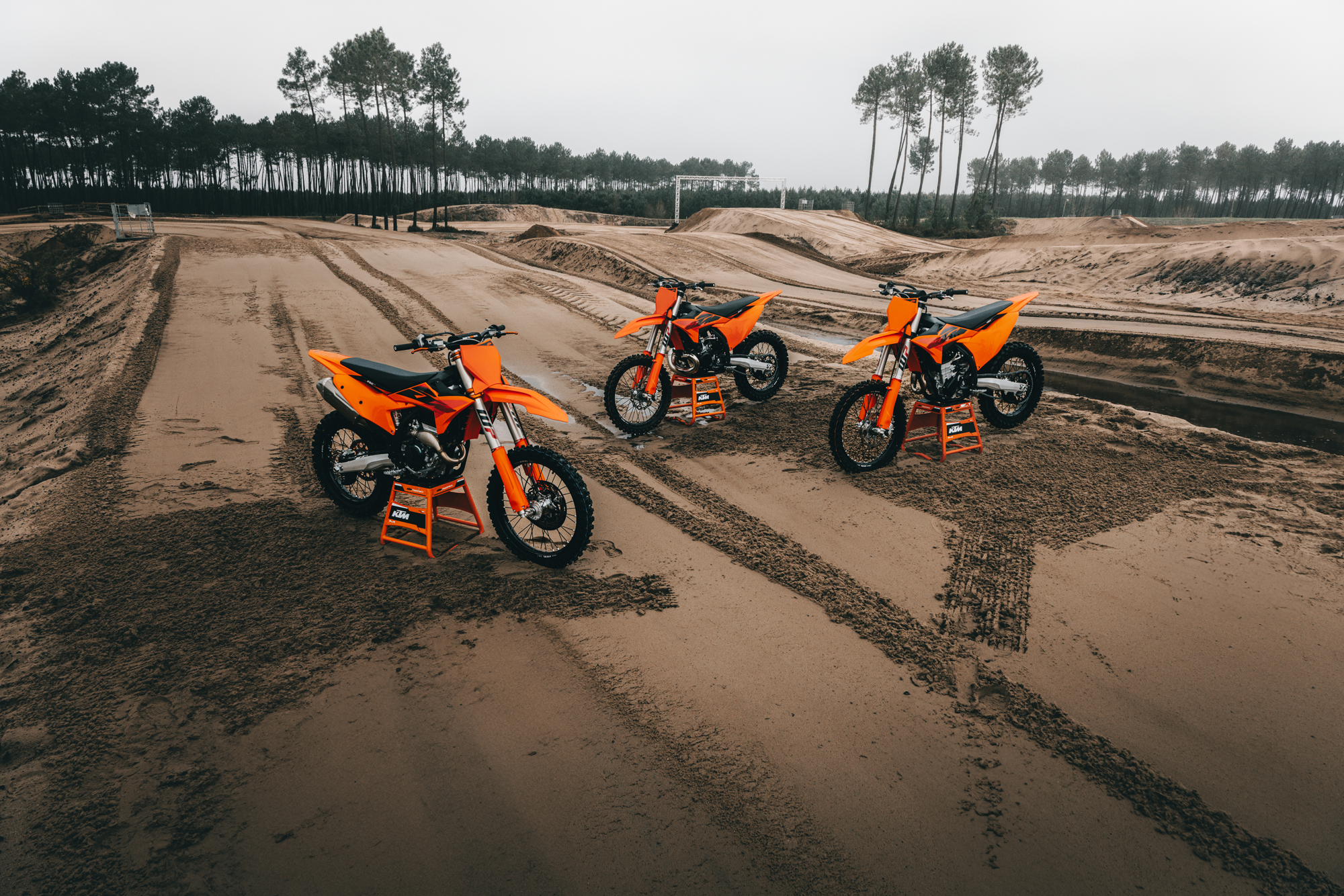 GET SCRAMBLING! NINE NEW 2027 KTM SX MOTORCYCLES ARE PRIMED FOR THE DIRT