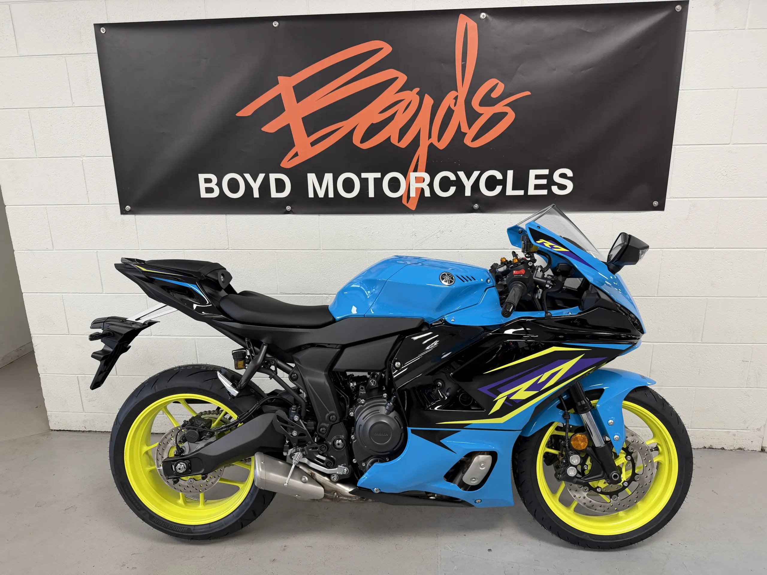 Yamaha YZF -R7LA 26