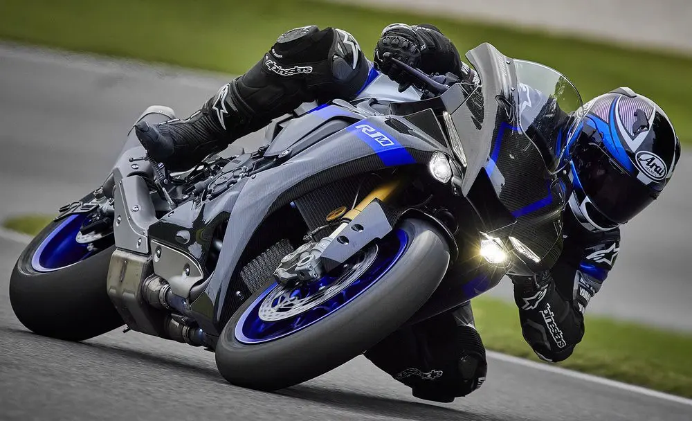 Yamaha YZF -R1MR 24