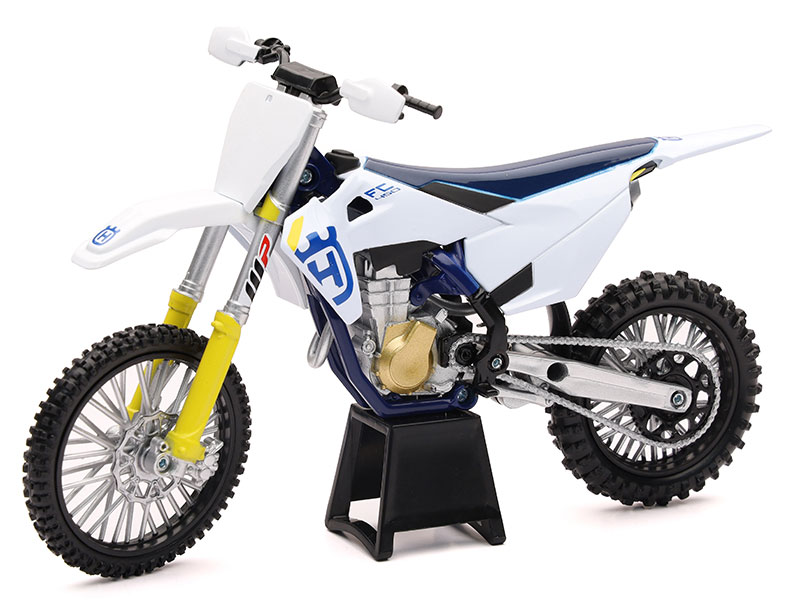 Husqvarna FC450 14-21

New Ray Model 1:12 Scale Husqvarna FC450