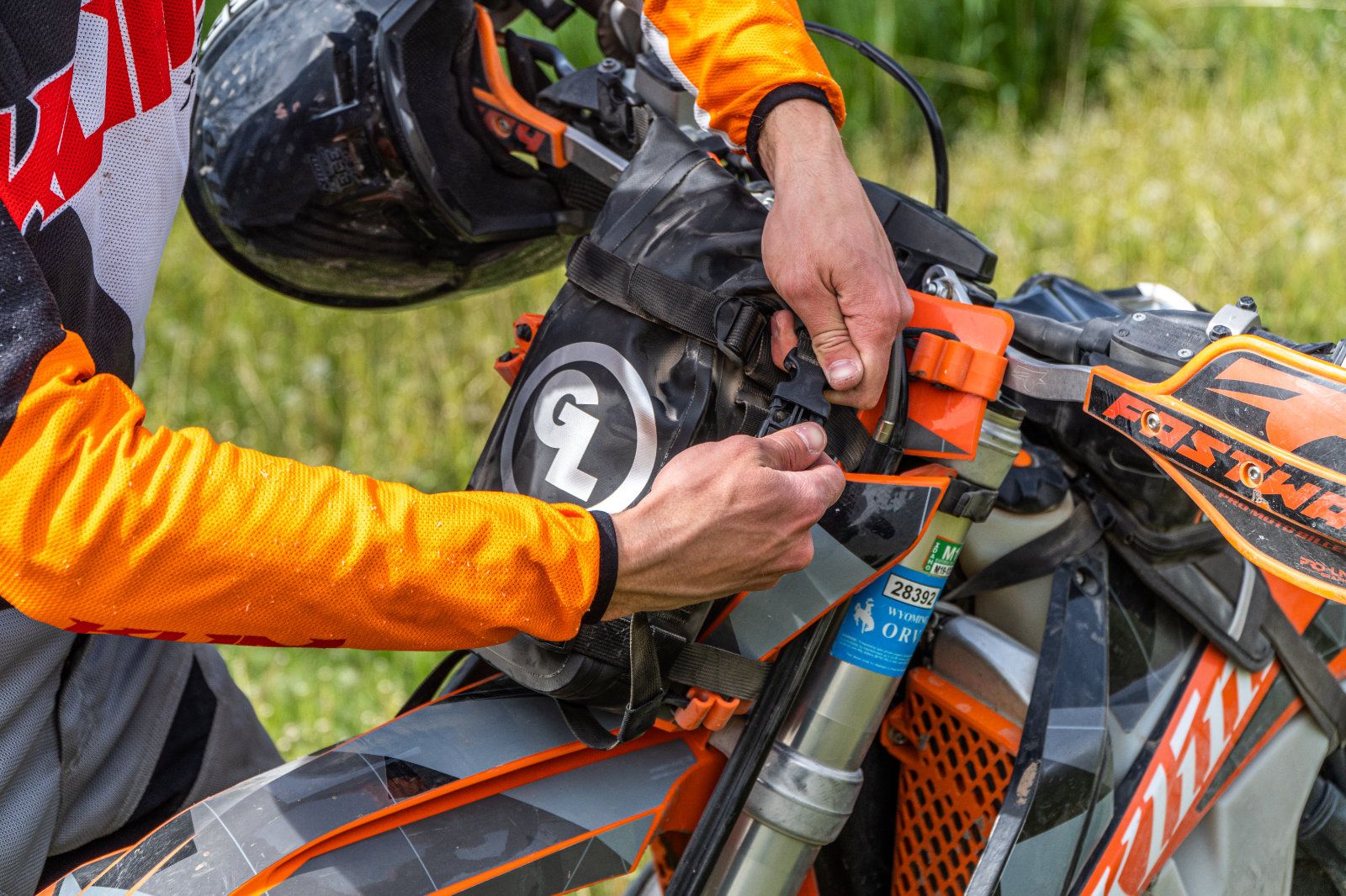 Giant Loop Fender Bag - Image 7