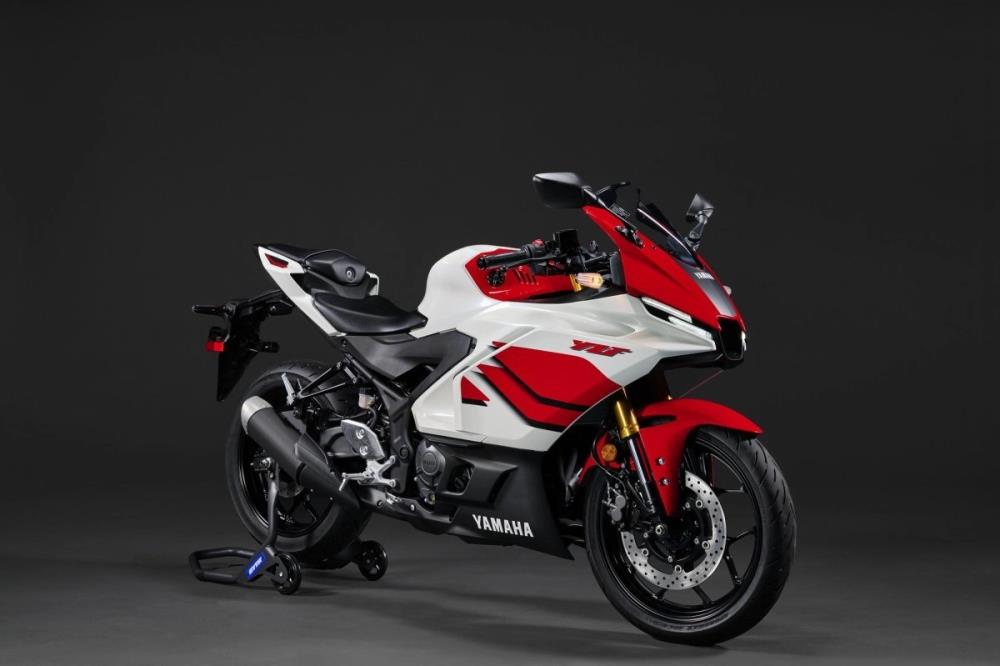Yamaha YZF-R3ASPT 26