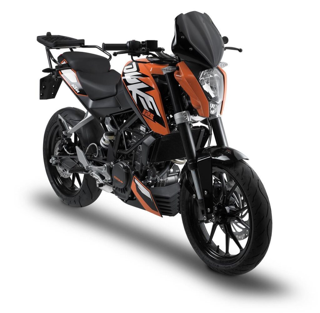 GIVI UNIVERSAL SCREEN BLACK 29x28.5cm (NEEDS SPECIFIC FITTING KIT)