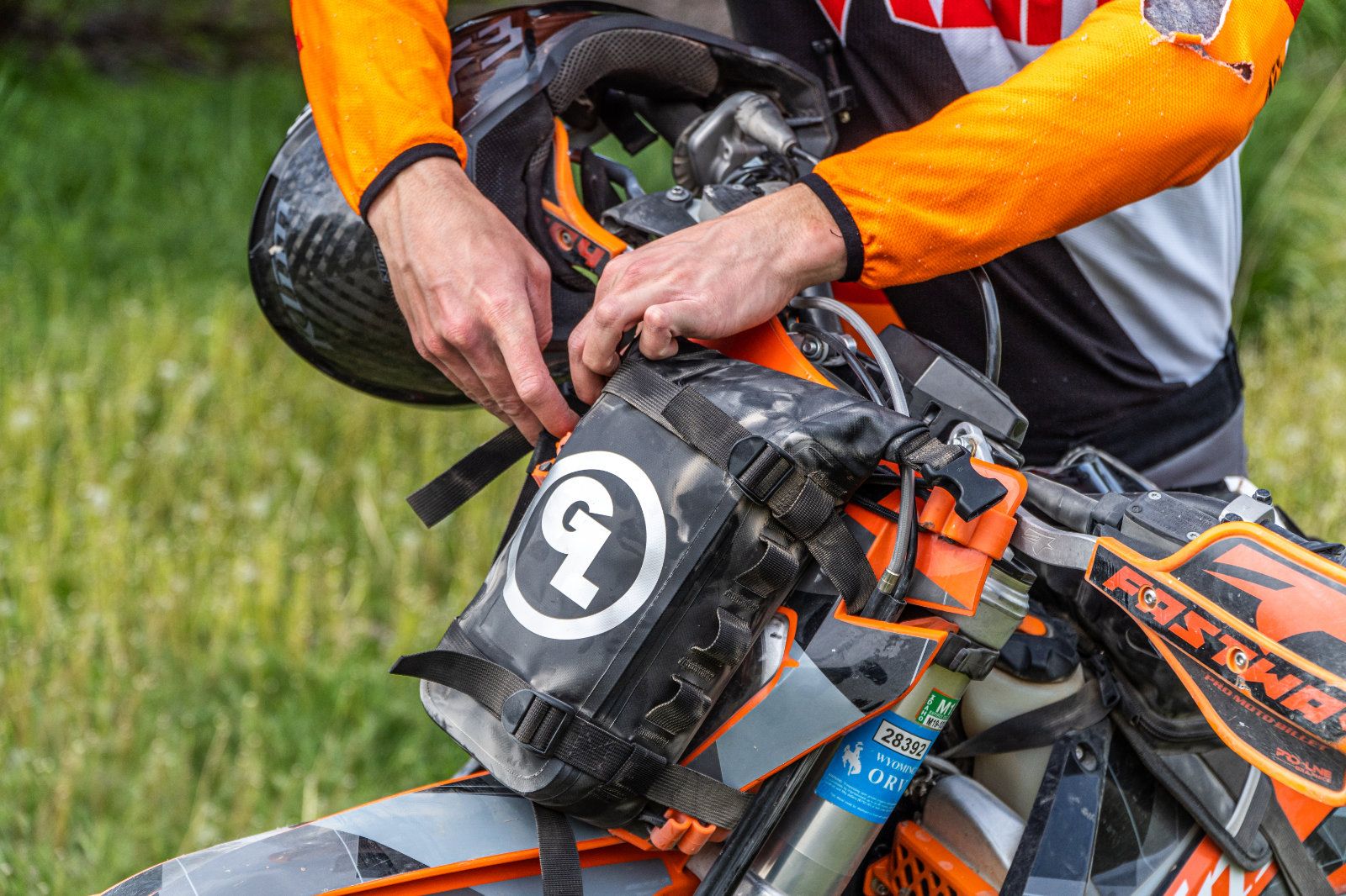 Giant Loop Fender Bag - Image 8