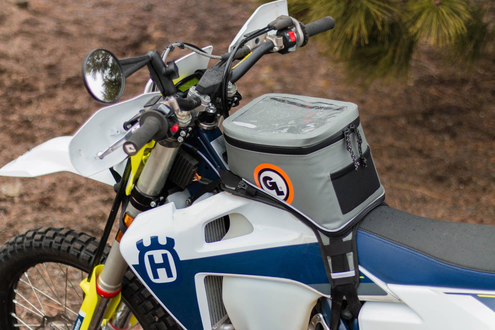 Giant Loop Fandago Tank Bag Grey - Image 7
