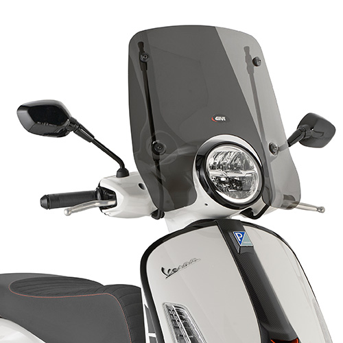 GIVI SCREEN PIAGGIO/VESPA/SUZUKI/KYMCO SMOKED 25.5x45.5 cm (NEEDS KIT)