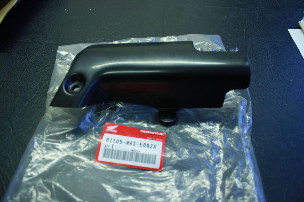 Honda Right front fender Cover *NH1* CBR900RR