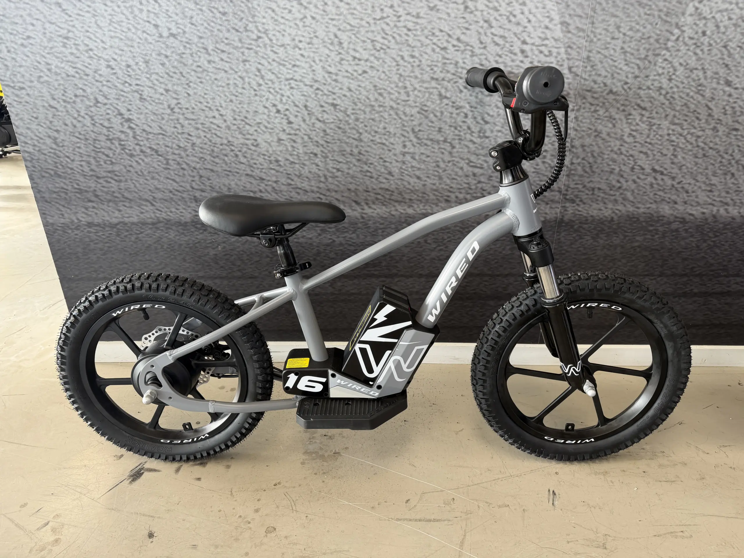 WIRED 16 INCH ELECTRIC