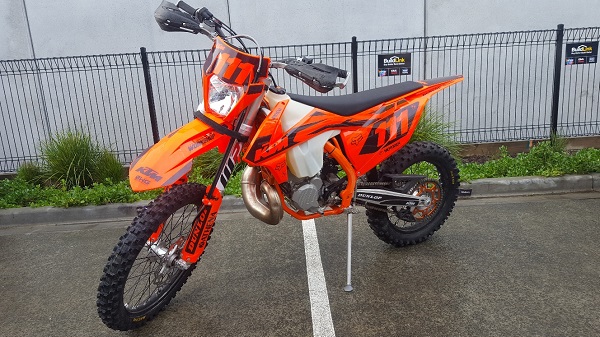 UFO KTM SX/SXF 16-18 KIT FLURO - Image 1