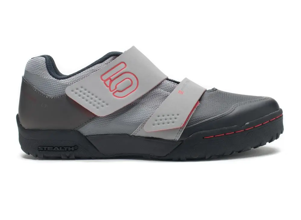 MALTESE FALCON LT CLIPLESS [MONO GREY/RED] 7 US (39.5 EUR)