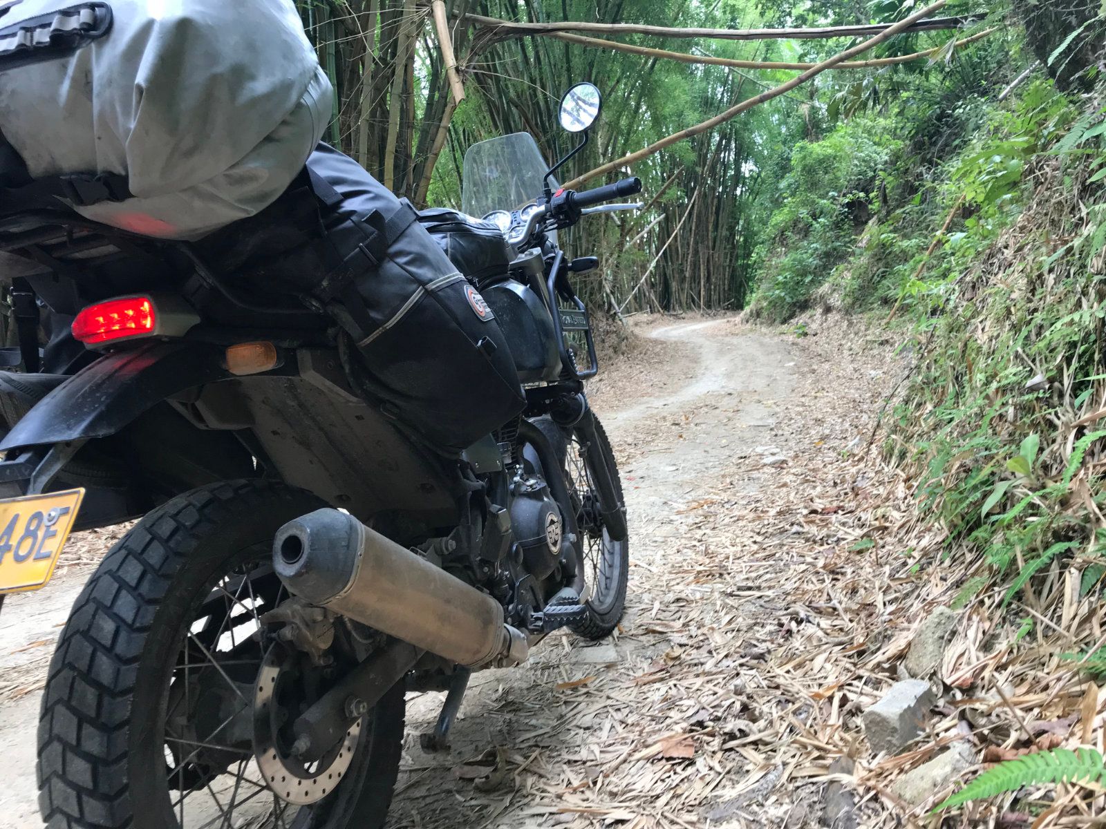 Giant Loop Mojavi Saddlebag Black - Image 6
