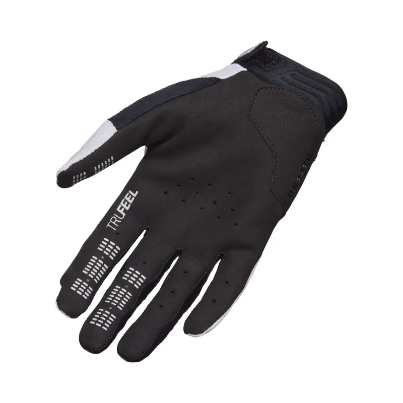 W Defend Glove