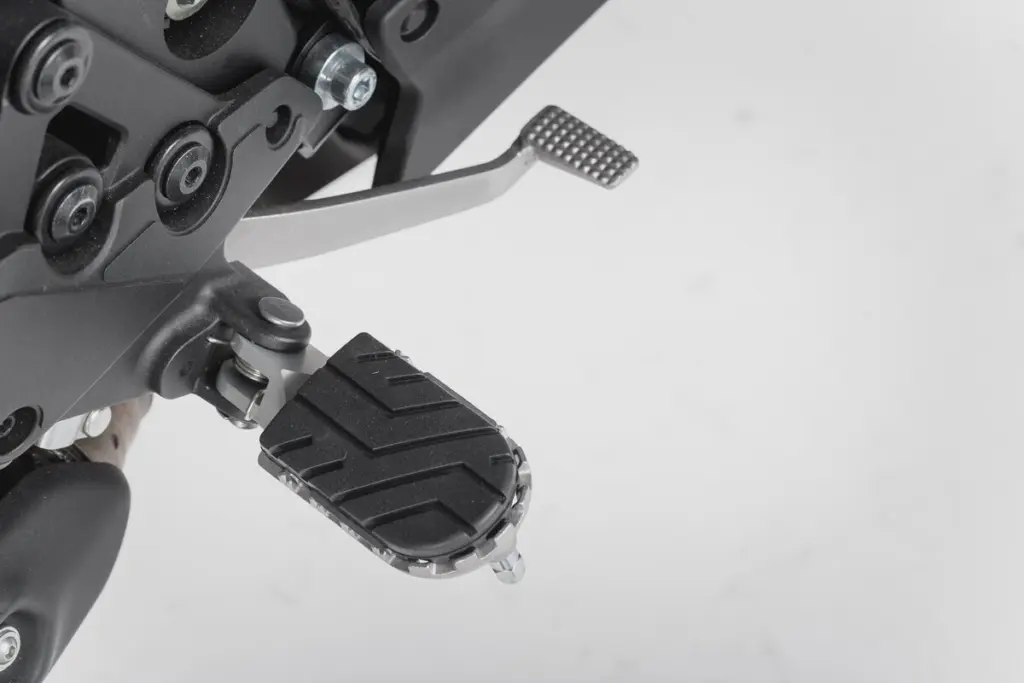 FOOTREST KIT SW MOTECH ION MADE FROM CORROSION RESISTANT CAST STAINLESS STEEL VERSEYS 1000 15-ON