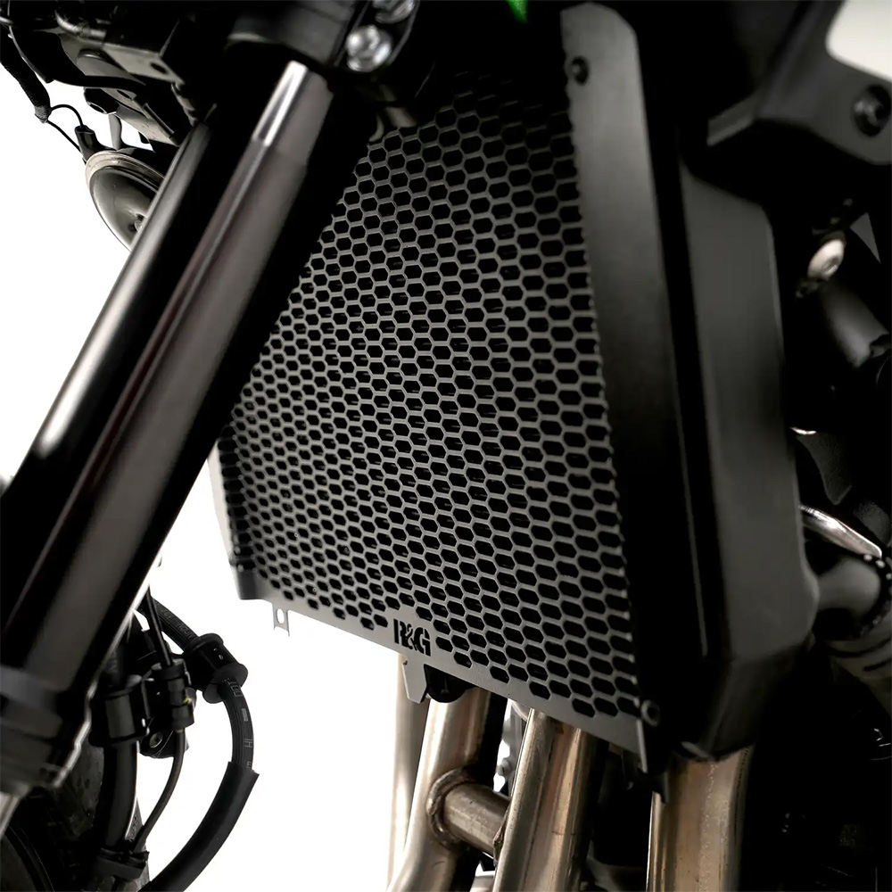 PRO Radiator Guard for Kawasaki Z900 25-- Z900RS 25- & Z900RS Cafe 25- Black R&G - Image 1