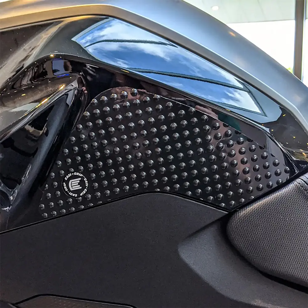 Eazi-Grip BMW F900R 20-25 - EVO Black R&G
