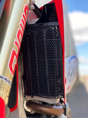 TWIN AIR MX RADIATR MUD SLEEVE - Image 1