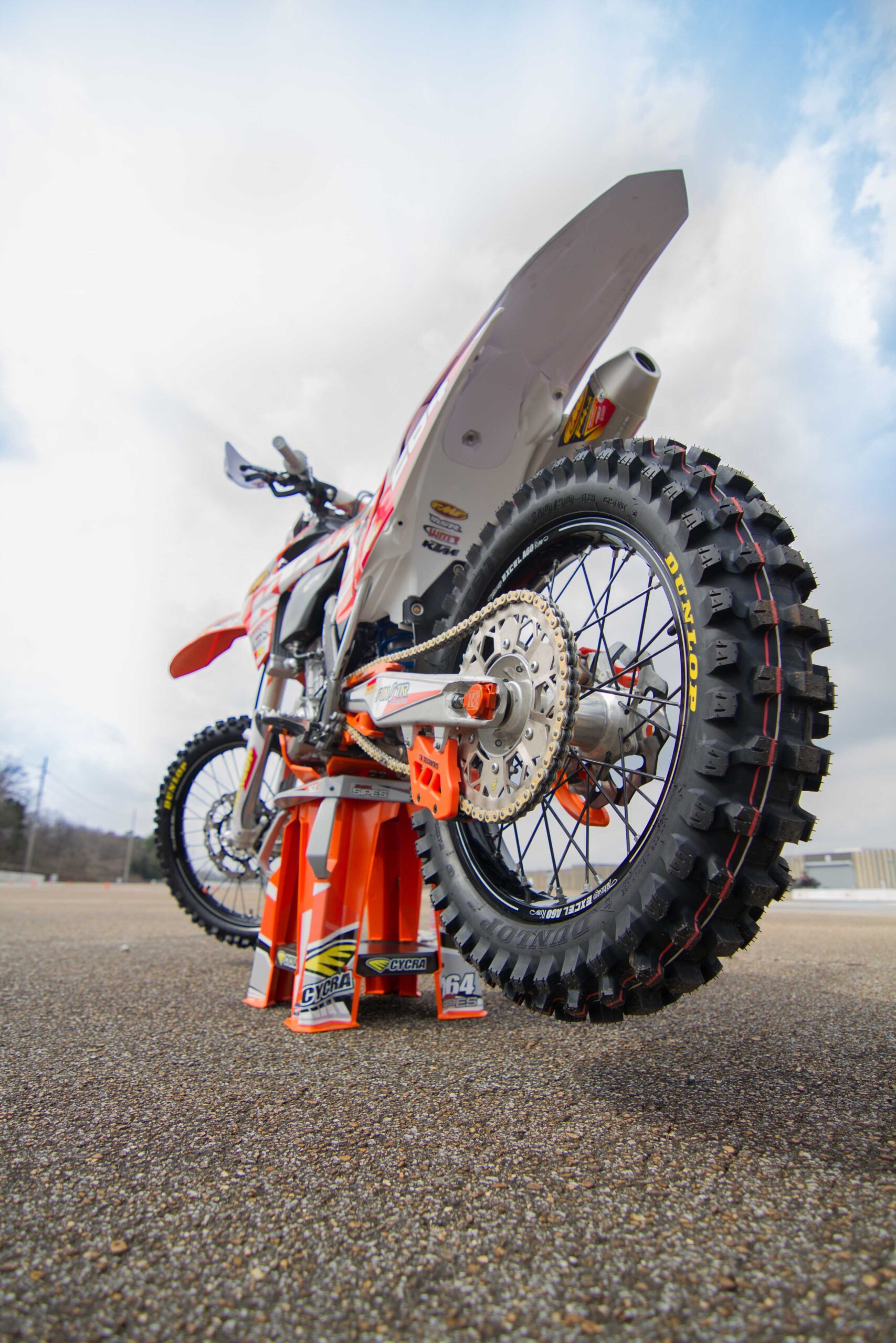 SPECIAL ED MOTO STAND ORG - Image 3