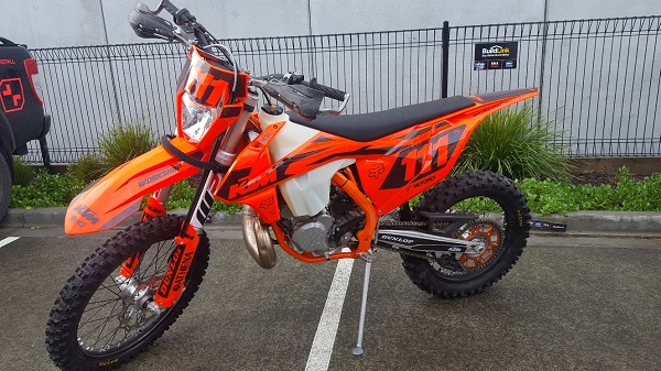 UFO KTM SX/SXF 16-18 KIT FLURO - Image 2