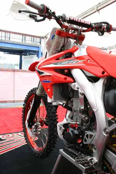 ZETA C GUIDE CRF450R/RX'17 RED